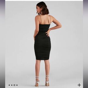 She's A Showstopper Ruched
Midi Black Dress Size large